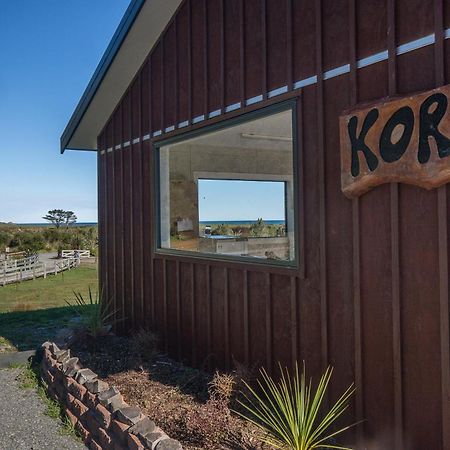 Koru Beachfront Holiday Cabins & Hot Tub Barrytown Экстерьер фото