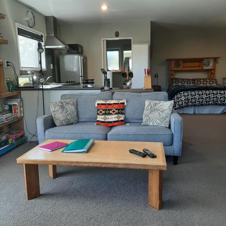 Koru Beachfront Holiday Cabins & Hot Tub Barrytown Экстерьер фото