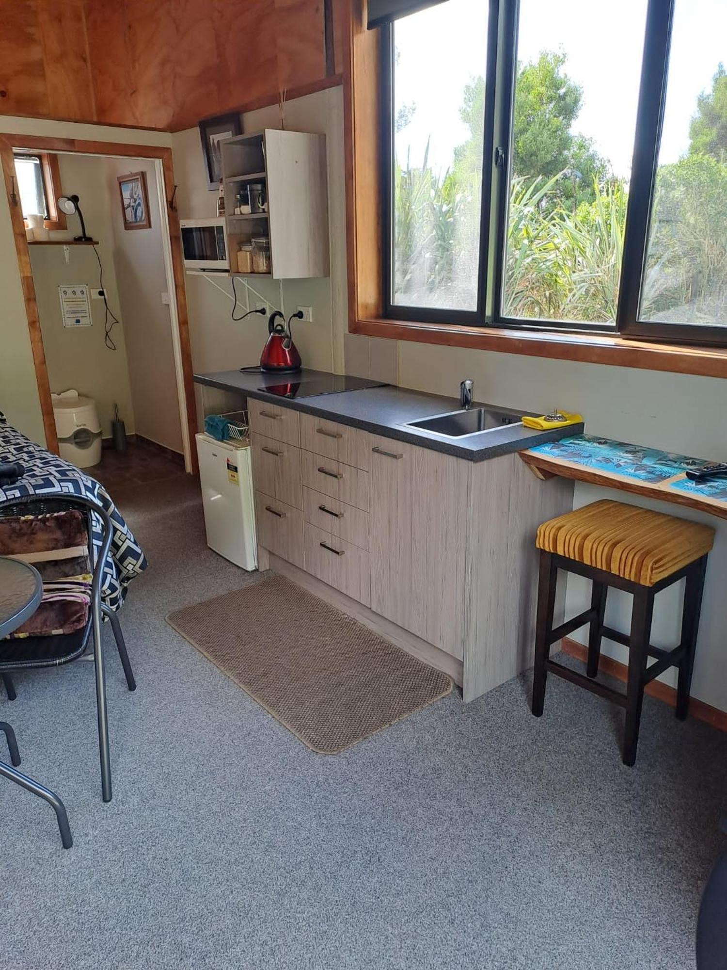Koru Beachfront Holiday Cabins & Hot Tub Barrytown Экстерьер фото