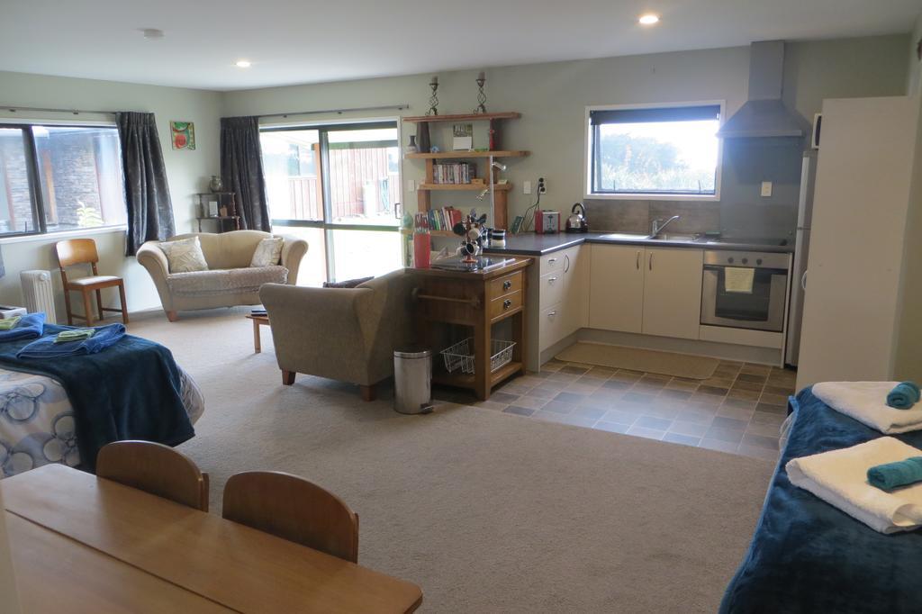 Koru Beachfront Holiday Cabins & Hot Tub Barrytown Экстерьер фото