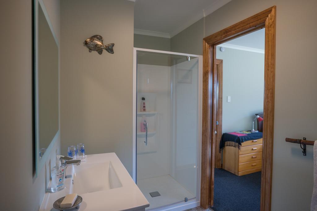 Koru Beachfront Holiday Cabins & Hot Tub Barrytown Экстерьер фото