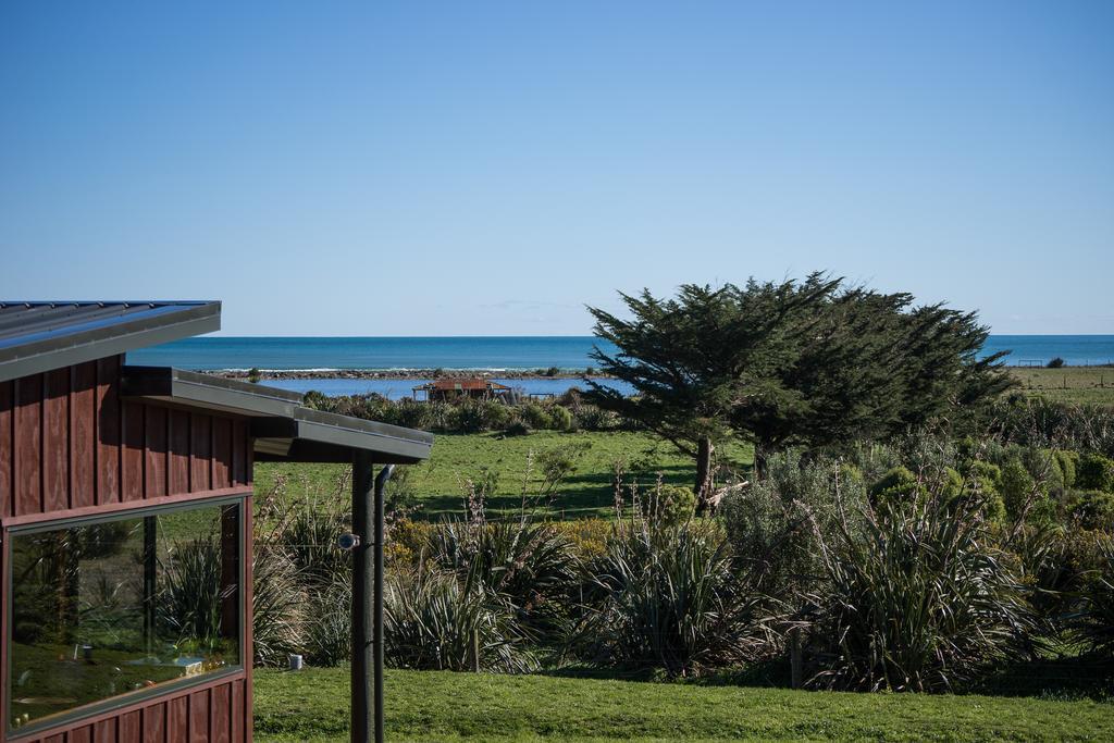 Koru Beachfront Holiday Cabins & Hot Tub Barrytown Экстерьер фото